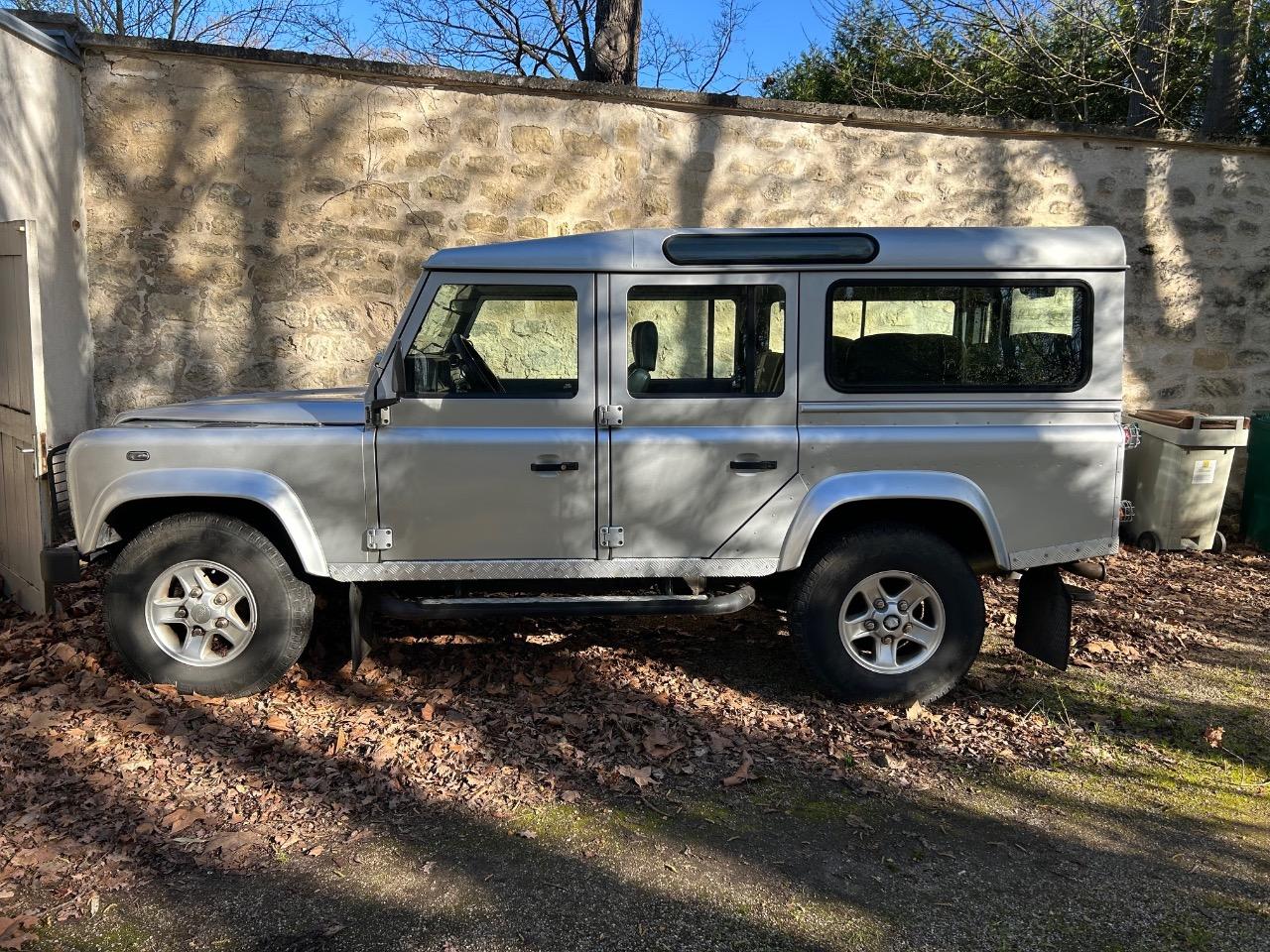 LAND ROVER Defender - 2004 LesAnciennes.com