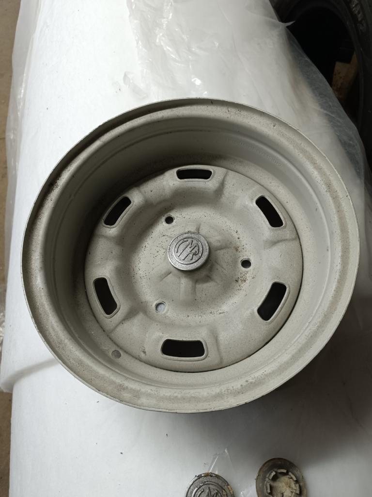 Jantes RENAULT 8 (R8) LesAnciennes.com