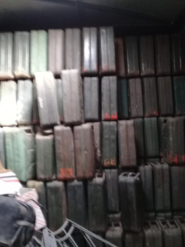 Ancien jericane de l'armé vide LesAnciennes.com