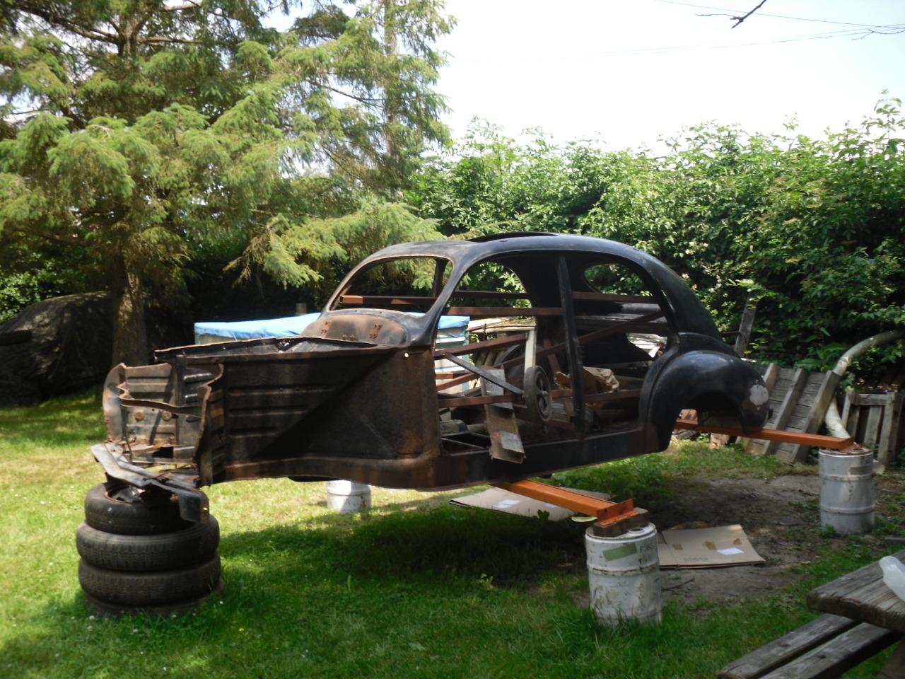 Carerosserie PEUGEOT 203 berline toit ouvrant LesAnciennes.com
