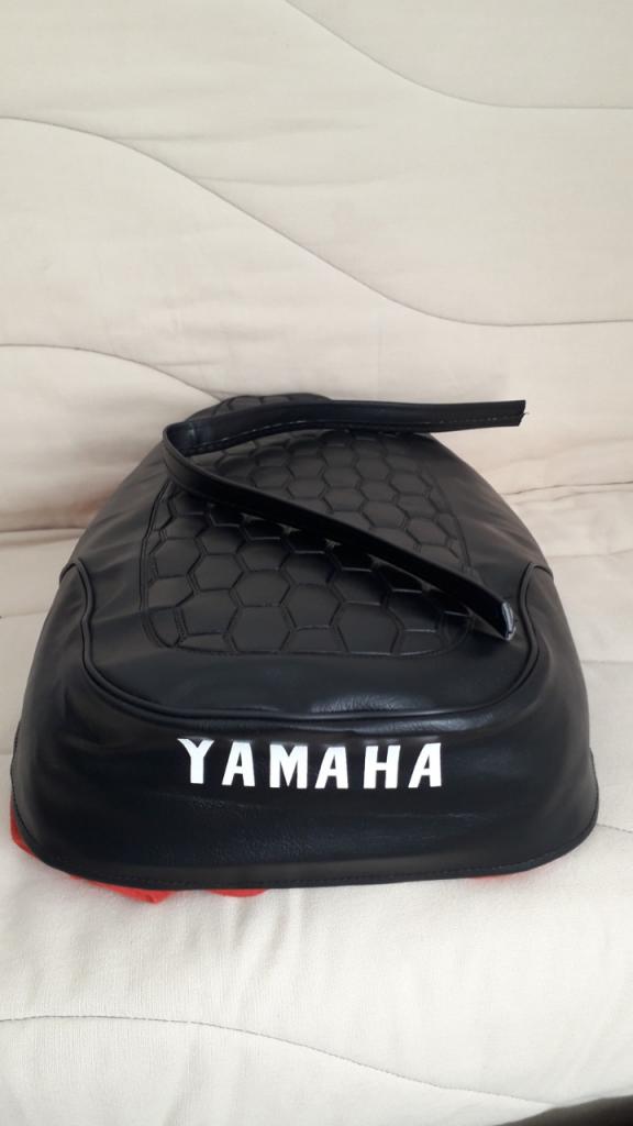 Housse de selle neuve Yamaha RS 125 type 480 1975 LesAnciennes.com