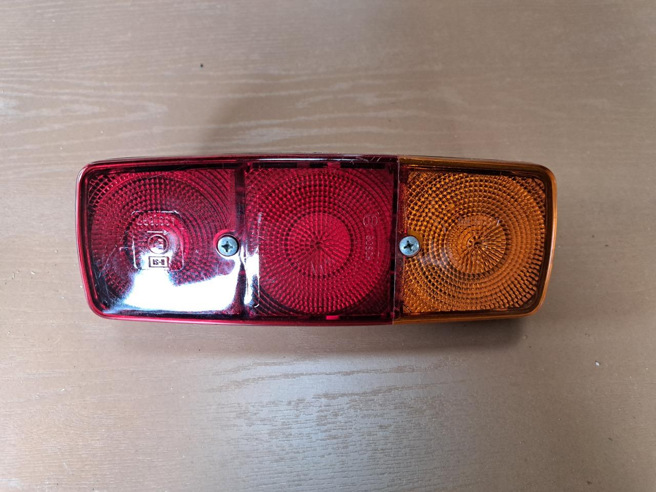 Feu AR MERCEDES UNIMOG LesAnciennes.com