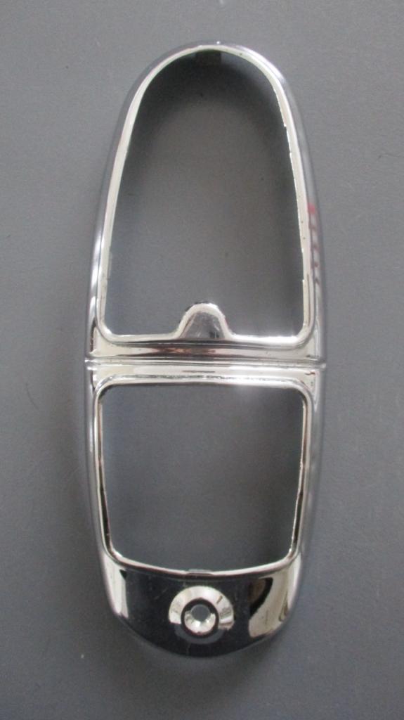 Cerclage PEUGEOT 403 LesAnciennes.com