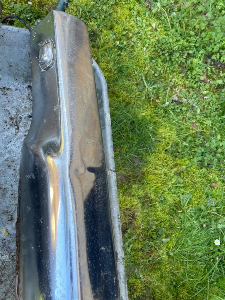 Pare-chocs MERCEDES 190 C W110 LesAnciennes.com