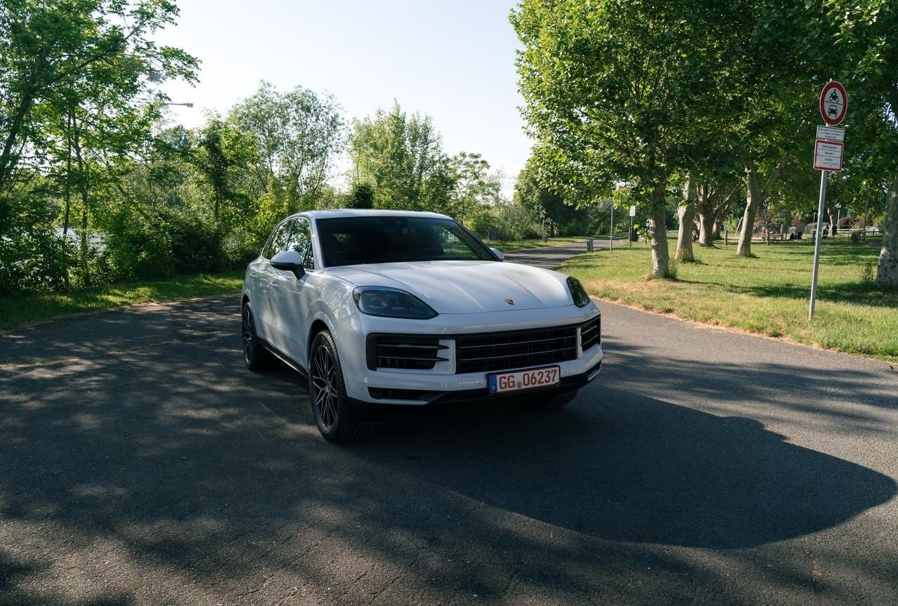 2024 Porsche Cayenne S LesAnciennes.com