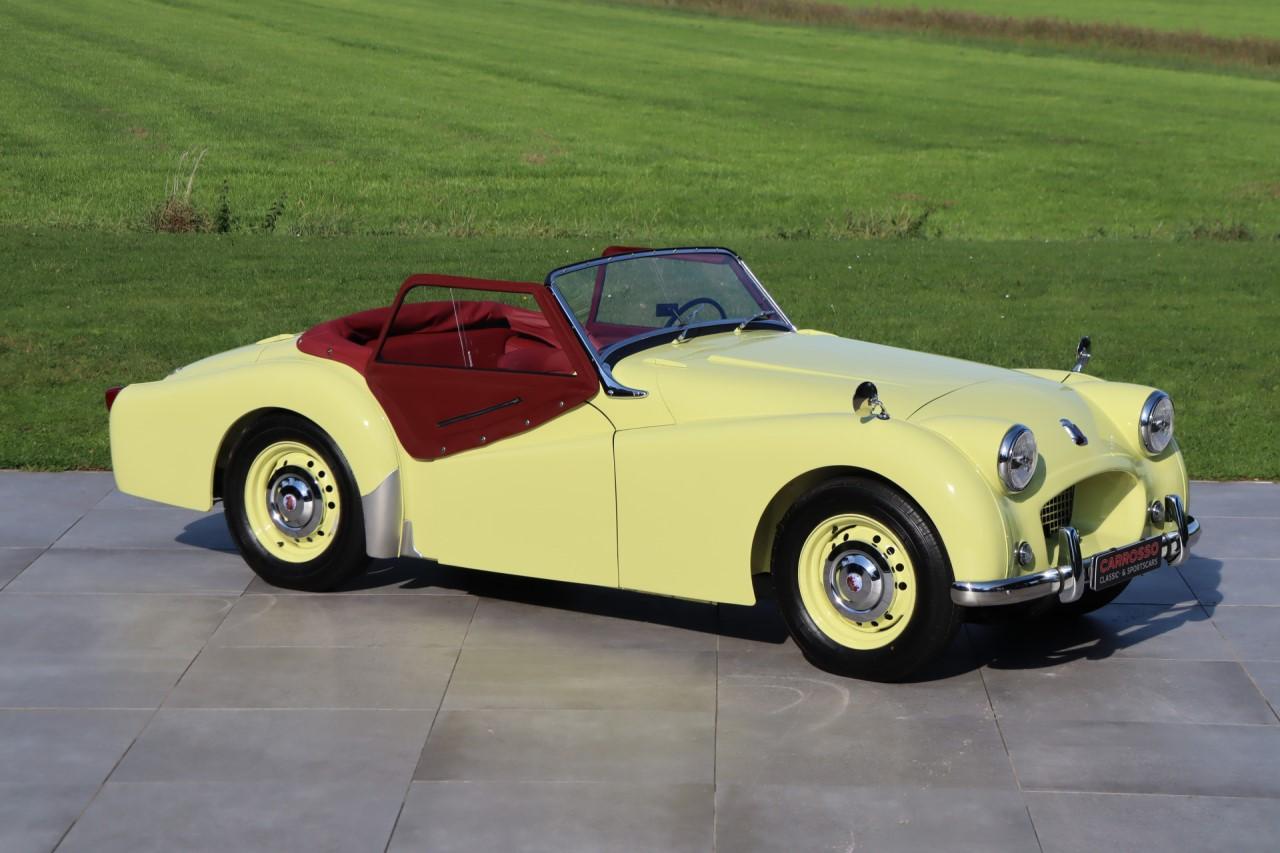 TRIUMPH TR2 Roadster - 1954 LesAnciennes.com