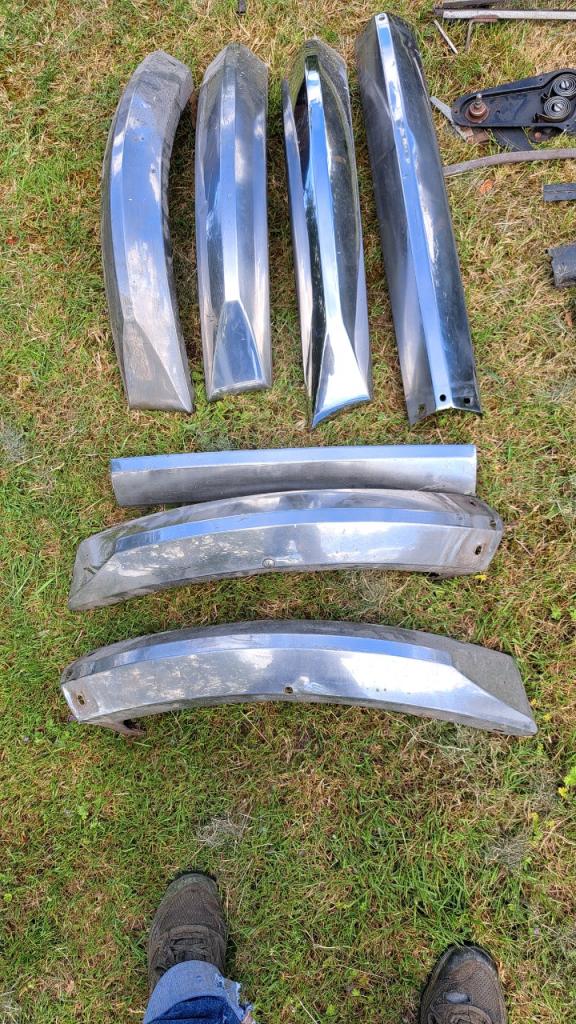 Lot de pièces PANHARD 24 BT LesAnciennes.com