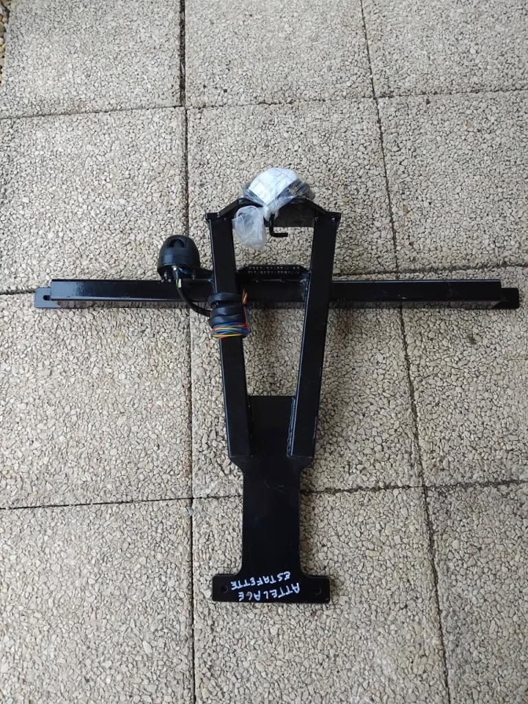 Crochet attelage RENAULT RENAULT ESTAFETTE LesAnciennes.com