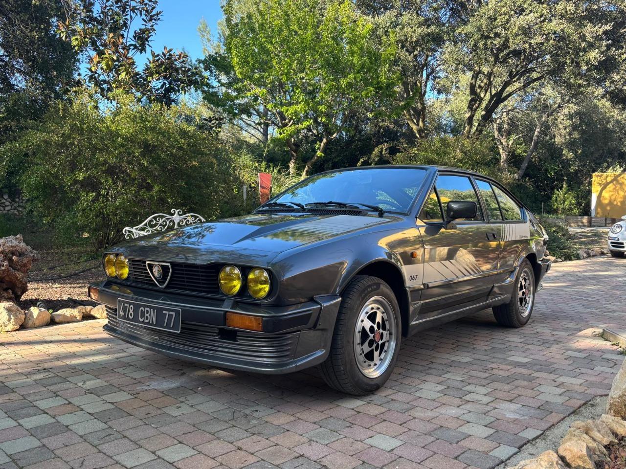 ALFA ROMEO GTV6 Production - 1983 LesAnciennes.com