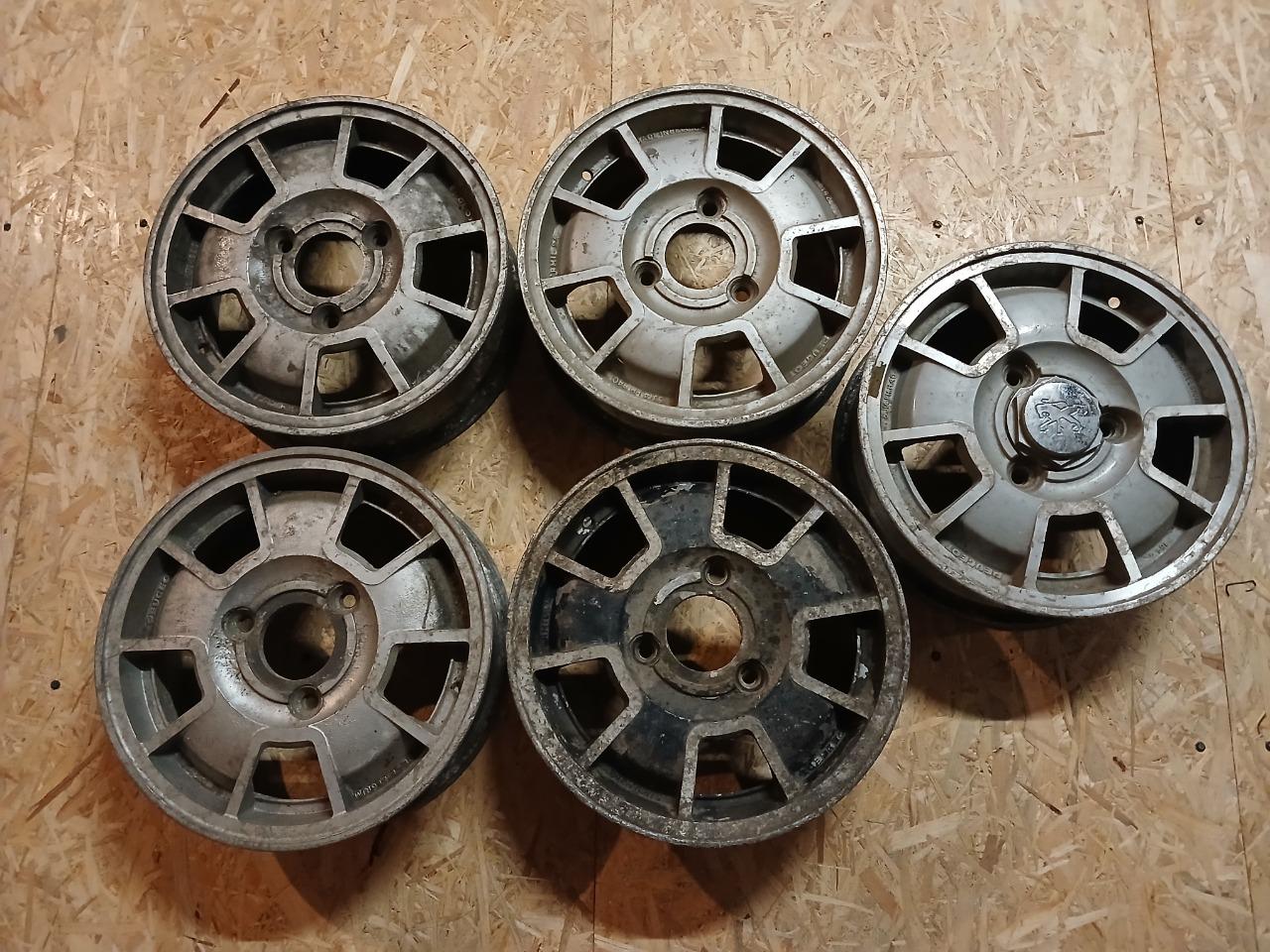 Jantes aluminium pour PEUGEOT 304 coupé cabriolet LesAnciennes.com