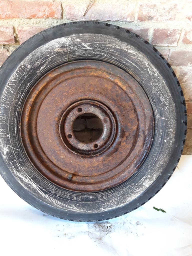 Jante vehicule ancien. LesAnciennes.com