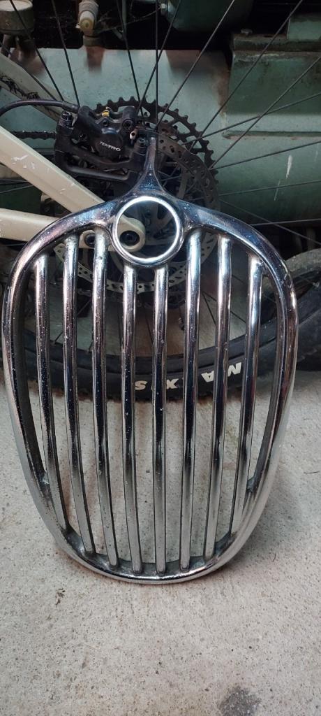 Calandre JAGUAR MK1 coupé LesAnciennes.com