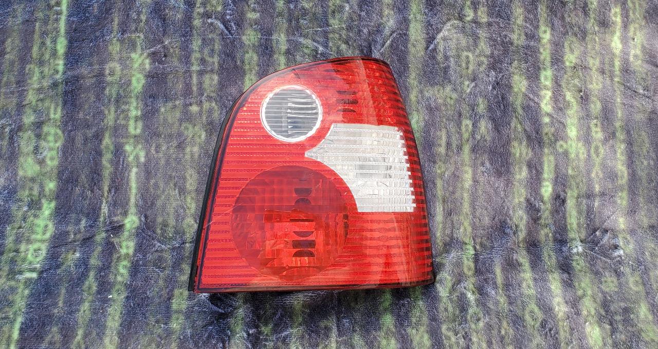 Feu arrière droit passager VW POLO IV phase 1 LesAnciennes.com