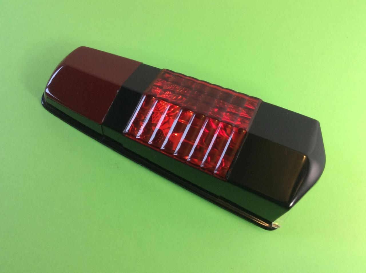 Feu arrière CITROEN DS 19 / ID 19 LesAnciennes.com