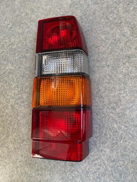 Feu arrière droit NEUF VOLVO 245 LesAnciennes.com