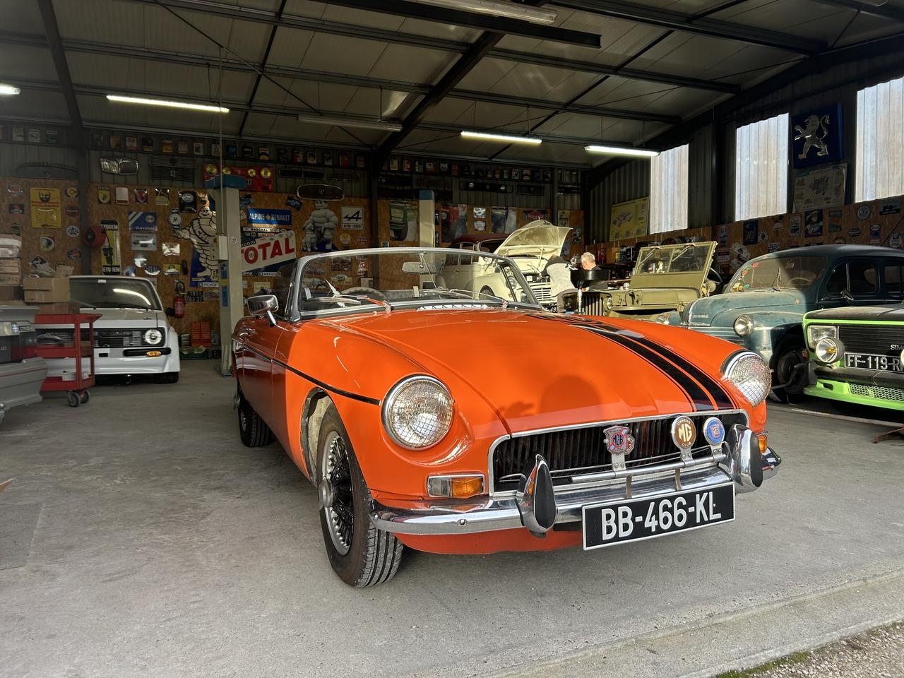 1972 MG MGB Roadster LesAnciennes.com