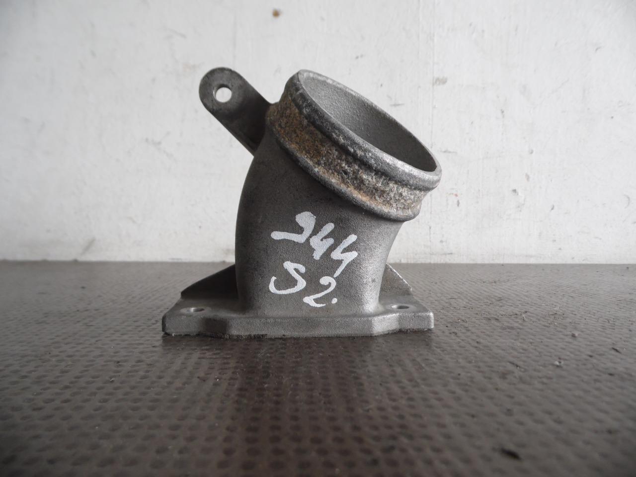 RACCORD DE DEBITMETRE 94411030302 PORSCHE 944 S2 LesAnciennes.com