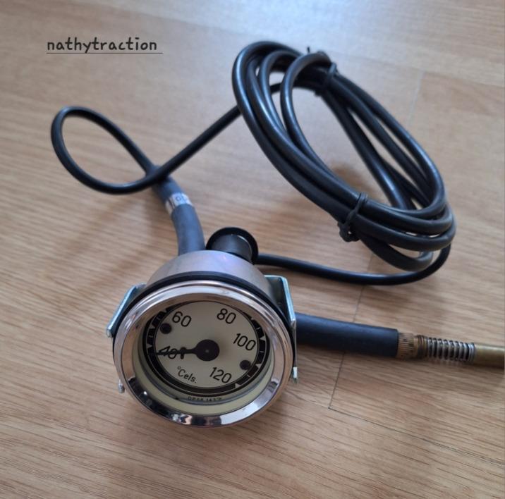 Un thermomètre classique pour TRACTION CITROËN LesAnciennes.com