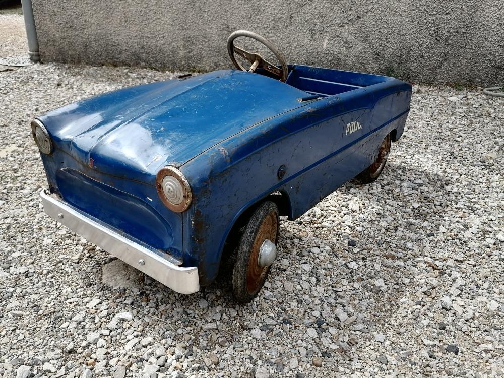 Voiture à pédales Simca Ariane Police LesAnciennes.com