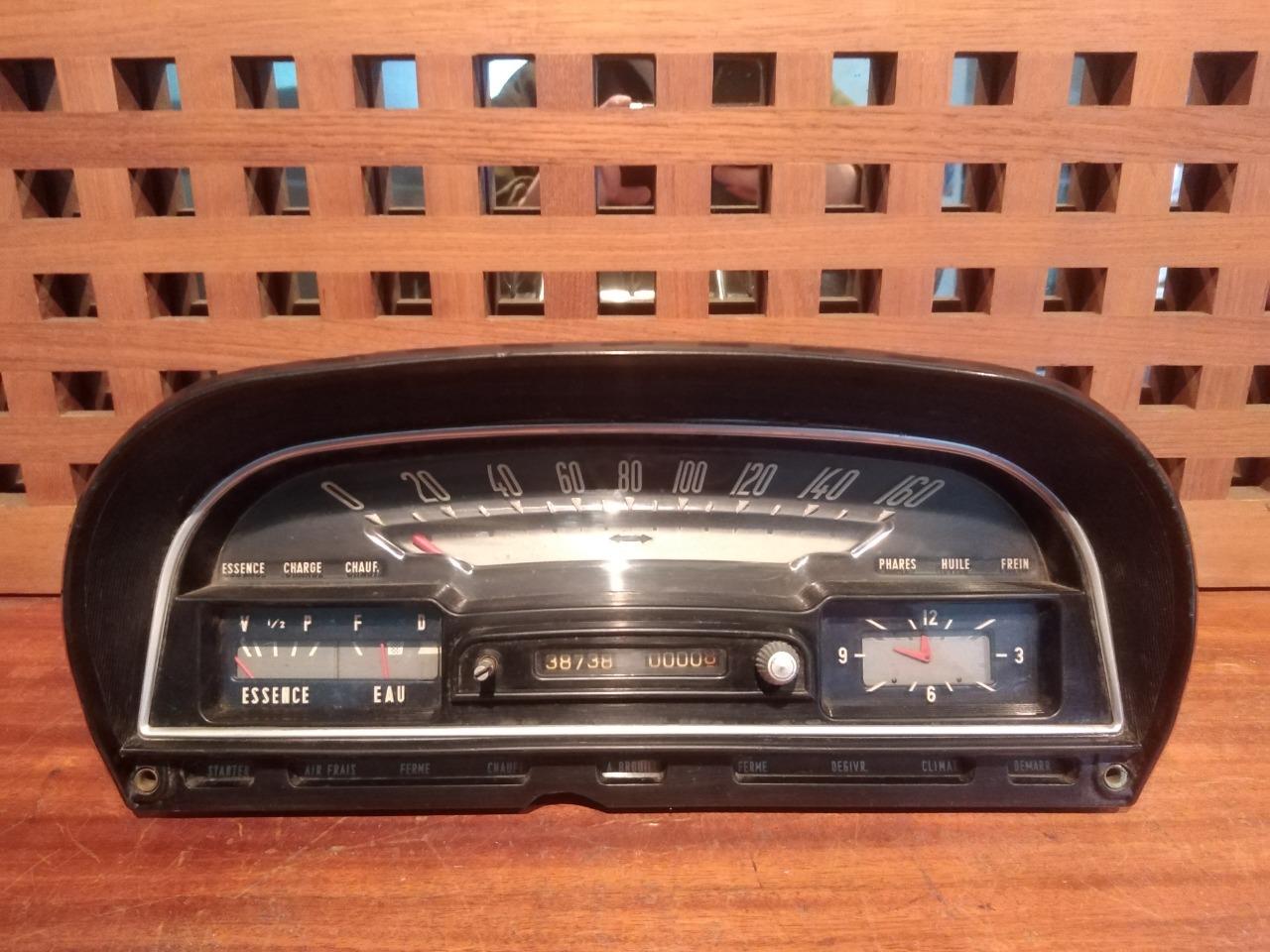 Tableau de bord SIMCA Chambord LesAnciennes.com