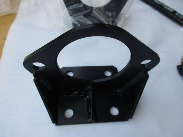 Supports de boîte de vitesses Ferrari Dino 206/246 LesAnciennes.com