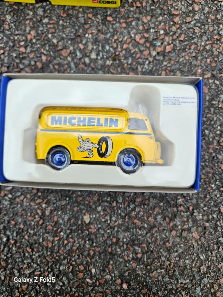 Collection Michelin bibendum 2 LesAnciennes.com