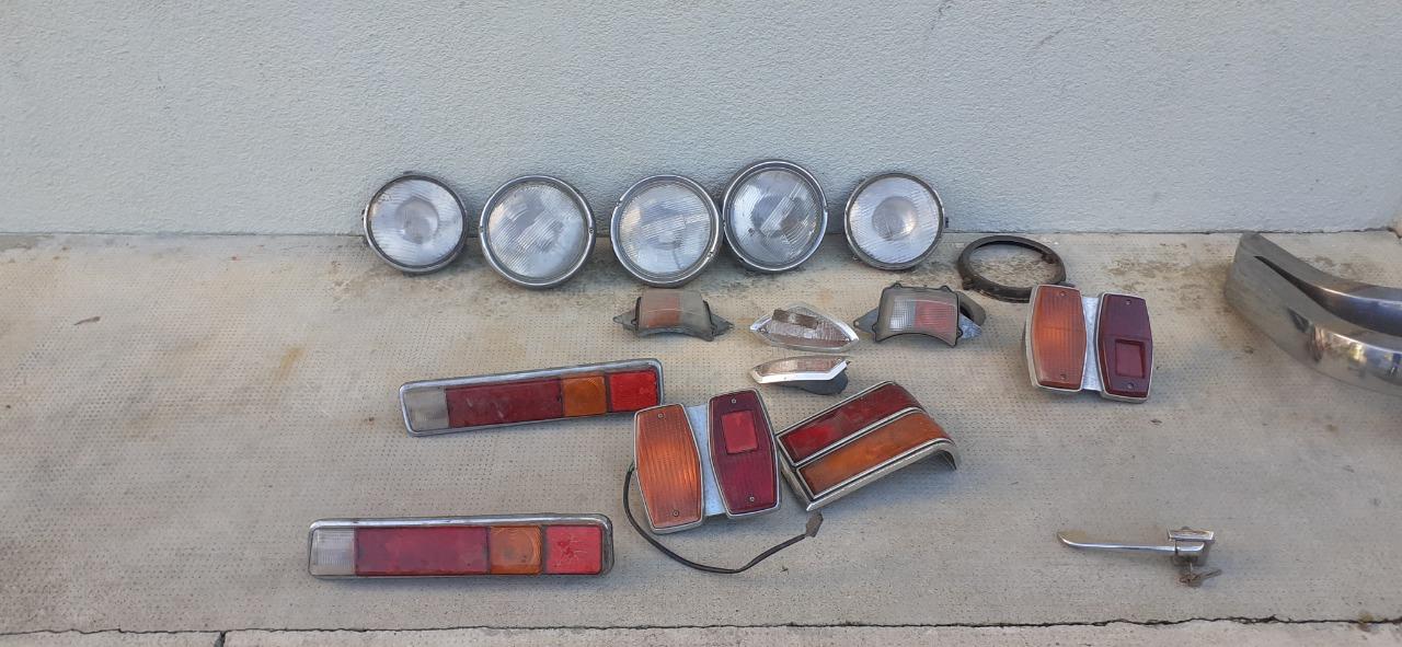 Lot de pièces DKW F102 LesAnciennes.com