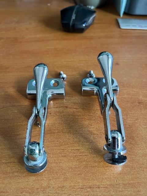 CHARNIERES DE CUSTODES RENAULT A 110 LesAnciennes.com