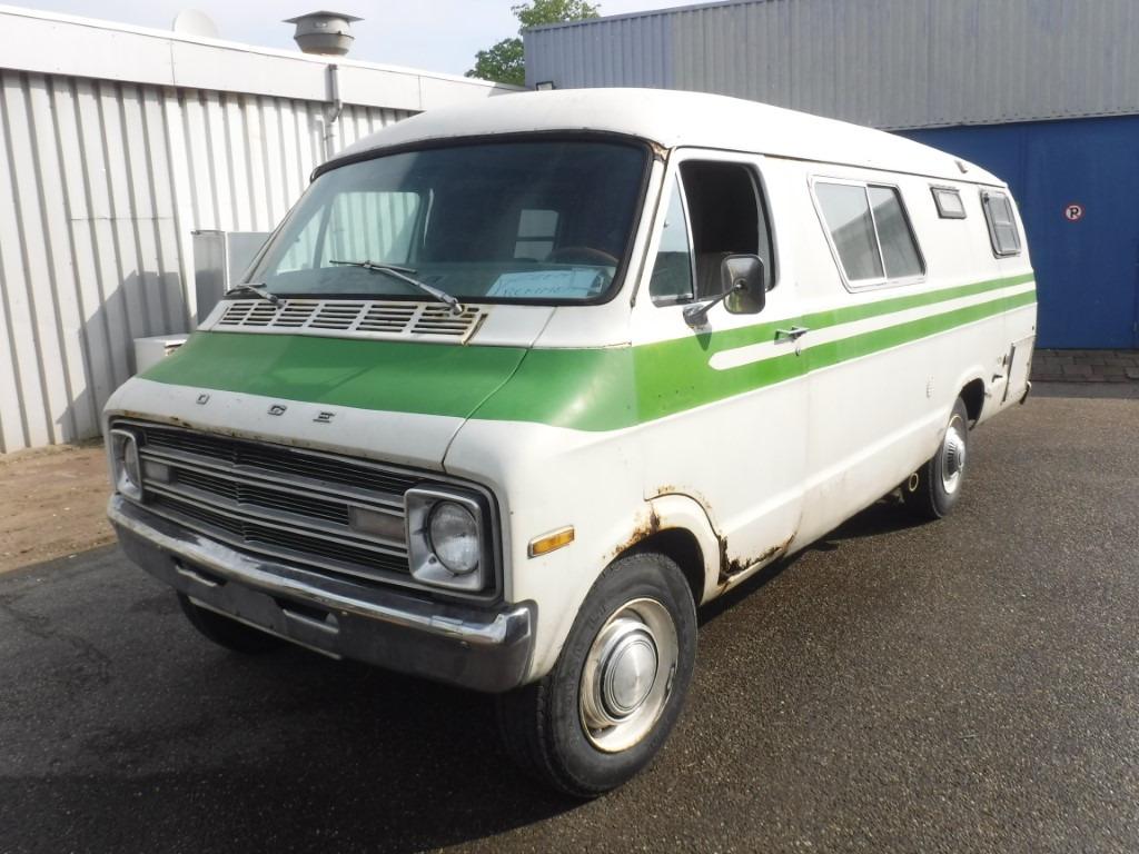 DODGE Tradesman Xplorer RV - 1976 LesAnciennes.com