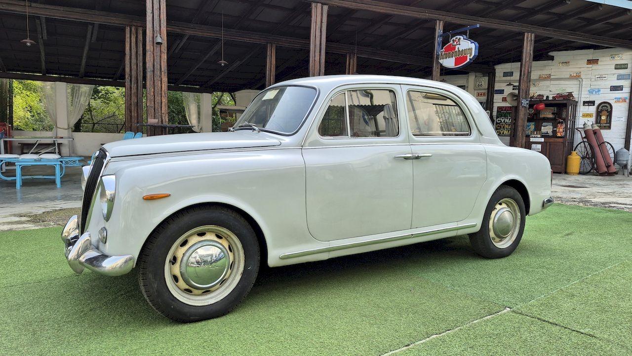LANCIA Appia Berlina II Serie - 1957 LesAnciennes.com