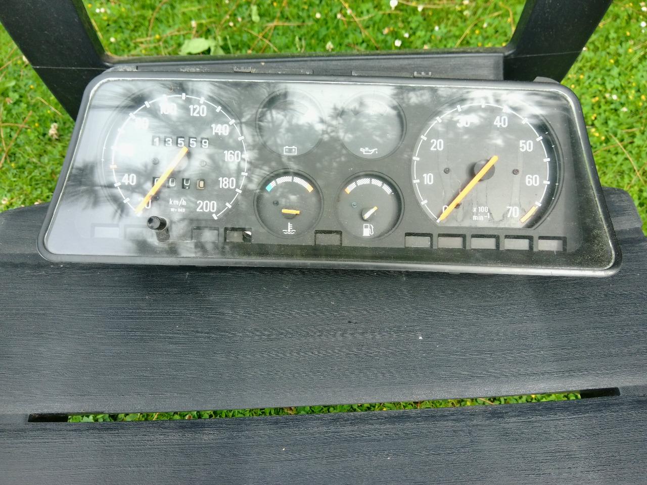 OPEL corsa A:compteur + cpt -tours LesAnciennes.com
