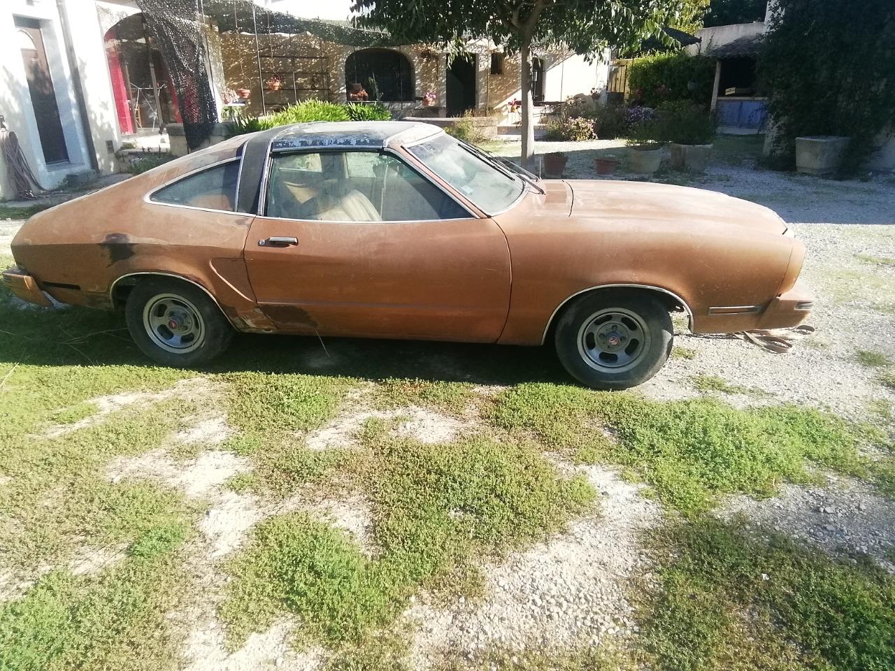 FORD Mustang Serie 2 - 1977 LesAnciennes.com