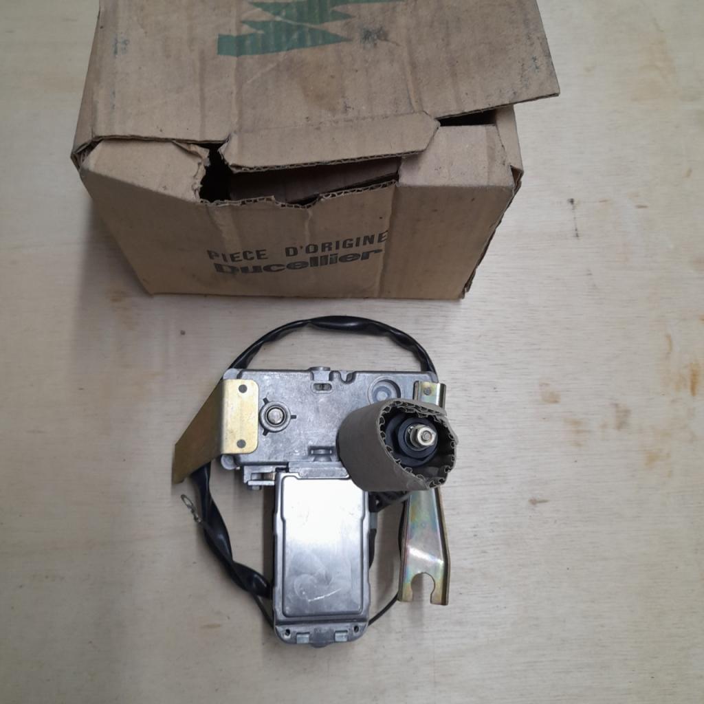 PEUGEOT 104 moteur essuie glace arrière LesAnciennes.com