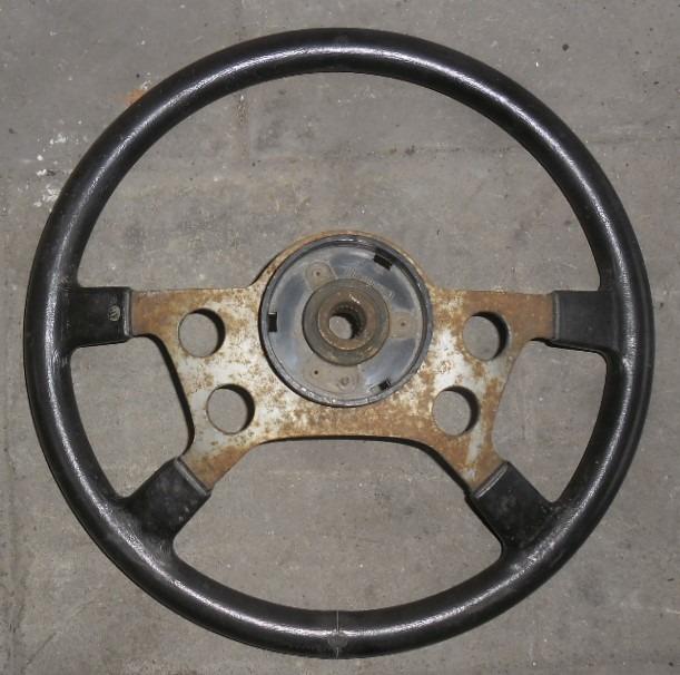 Volant FIAT X1/9 premiere version LesAnciennes.com