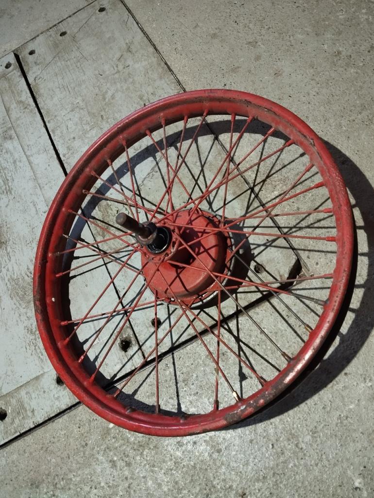 Roue MOTOBECANE 175 z2c LesAnciennes.com