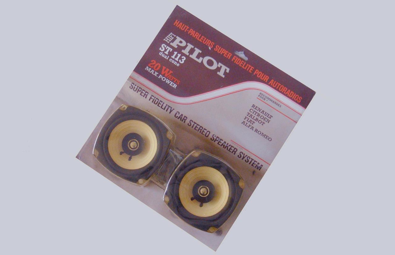 2 Haut-parleurs à encastrer PILOT ST 113 LesAnciennes.com