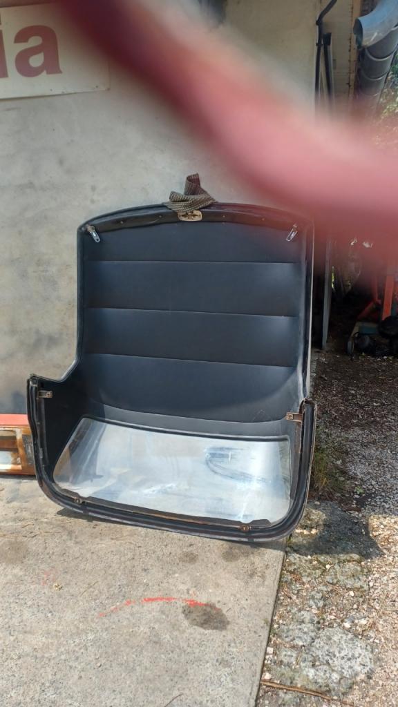 Hard top PEUGEOT 404 cabriolet LesAnciennes.com