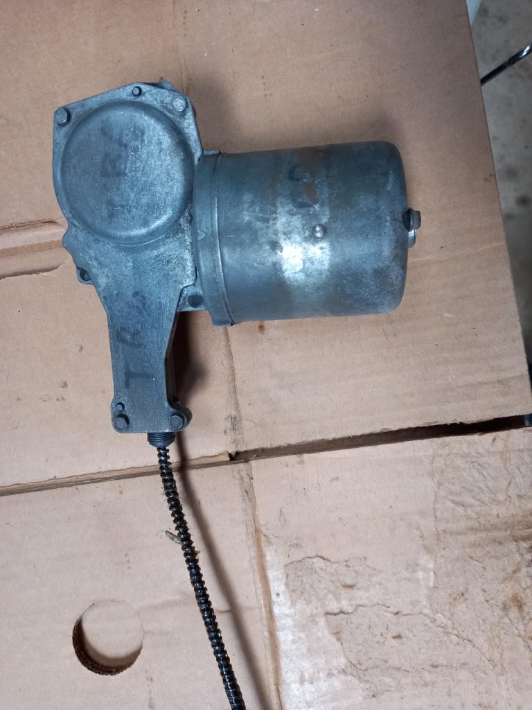 Moteur essuie glace TRIUMPH TR6 LesAnciennes.com