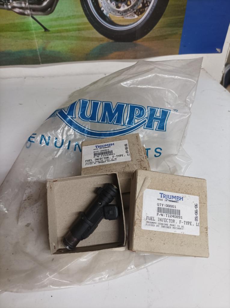 TRIUMPH Tous modèles à injection LesAnciennes.com