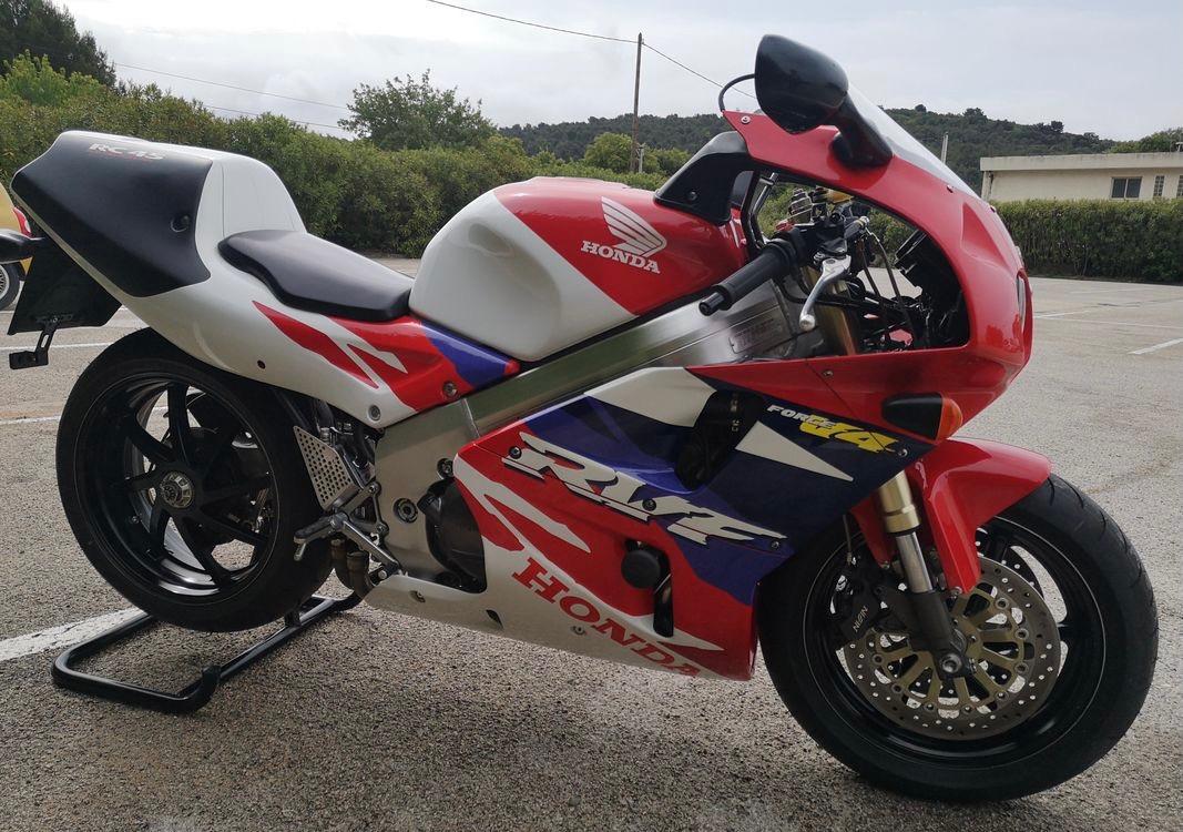 HONDA RVF 750 RC45 - 1994 LesAnciennes.com
