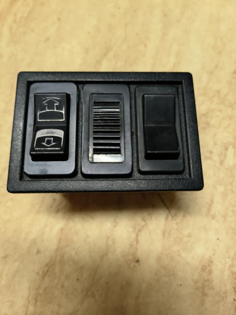 Pièces CITROEN CX commande toit ouvrant électrique LesAnciennes.com