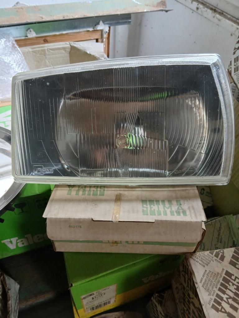 Phare PEUGEOT 504 LesAnciennes.com