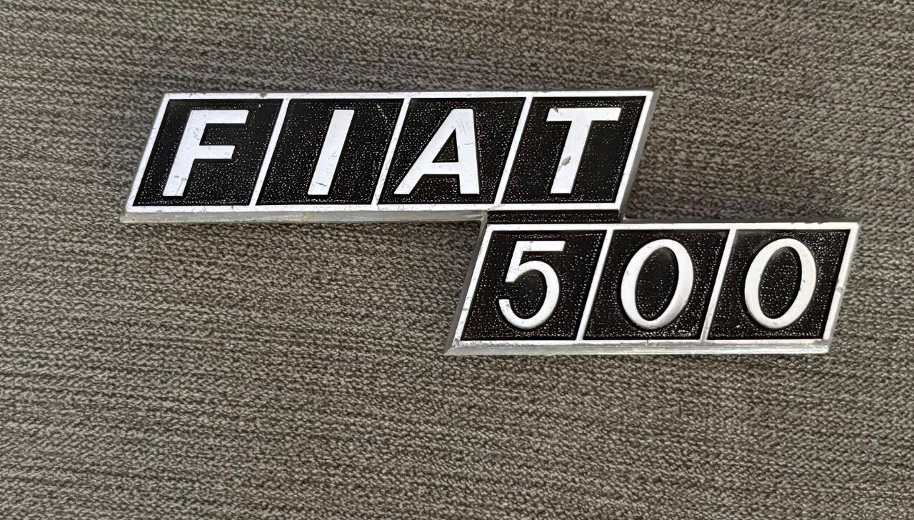 Emblème FIAT 500 110 F LesAnciennes.com