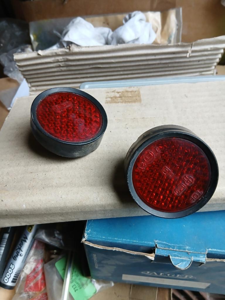 Catadioptres RENAULT Estafette LesAnciennes.com