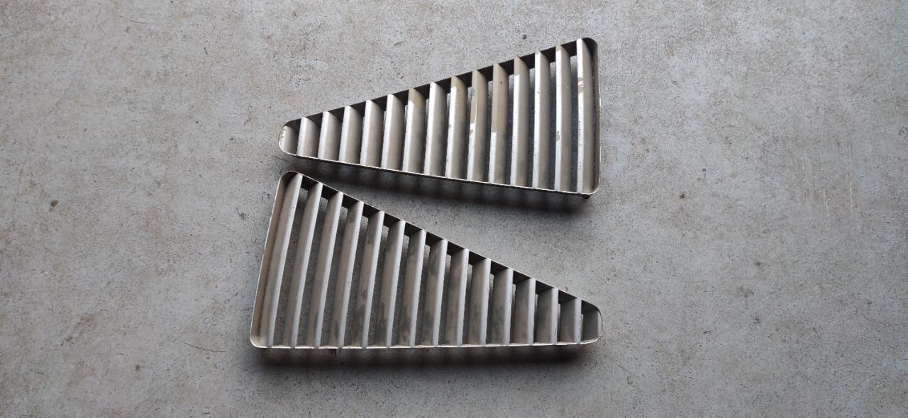 Grilles de custode RENAULT 17 (R17) LesAnciennes.com