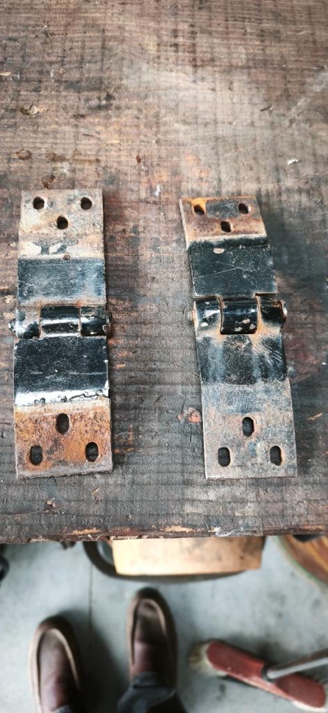 Charnière CITROEN Traction LesAnciennes.com