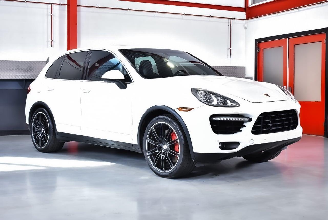 2012 Porsche Cayenne II Turbo SUV 4,8L V8 LesAnciennes.com