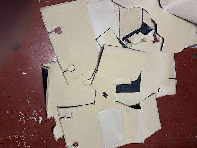 UN JEU DE MOQUETTES NEUF POUR JAGUAR Type S LesAnciennes.com