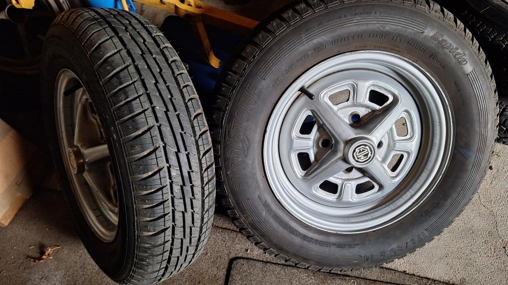 4 roues 175/80x14 MGB LesAnciennes.com