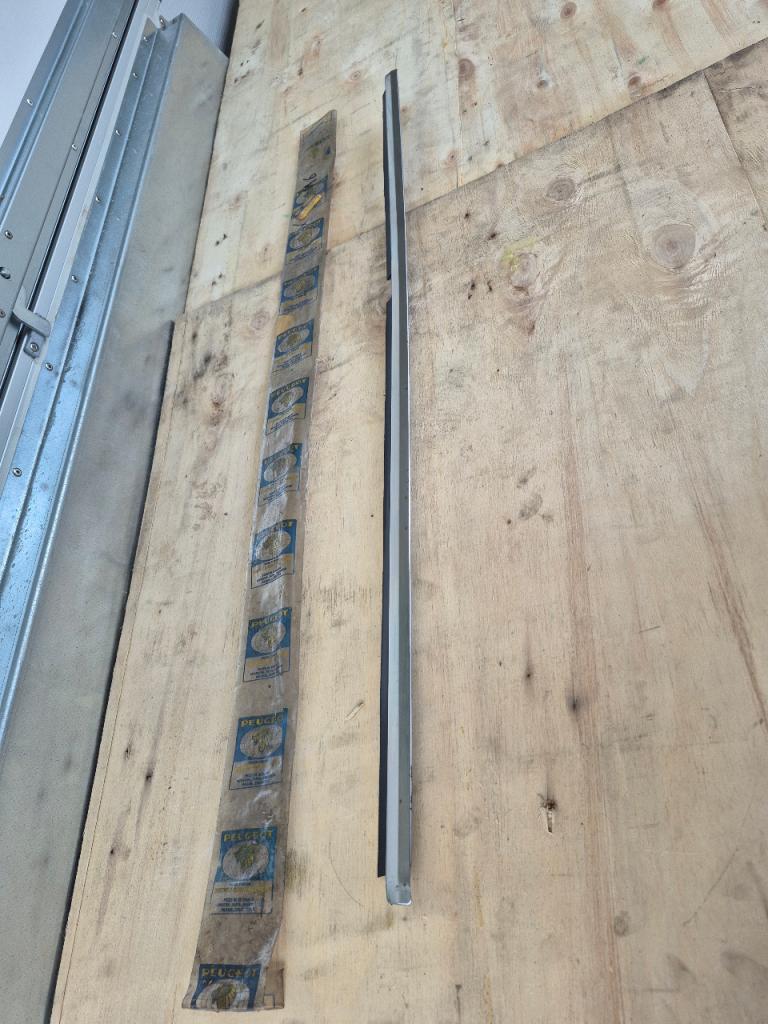 Joint Vitre ARD PEUGEOT 504 LesAnciennes.com